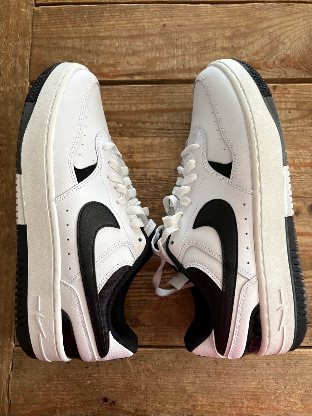 Nike Women’s White and Black Low-Top Sneakers